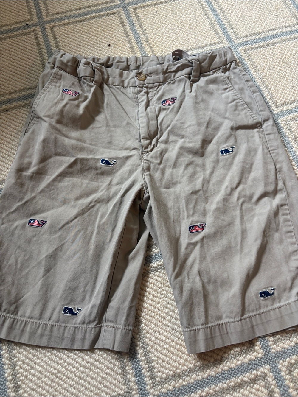 GUC Vineyard Vines Embroidered Whale Khaki Shorts Sz 14